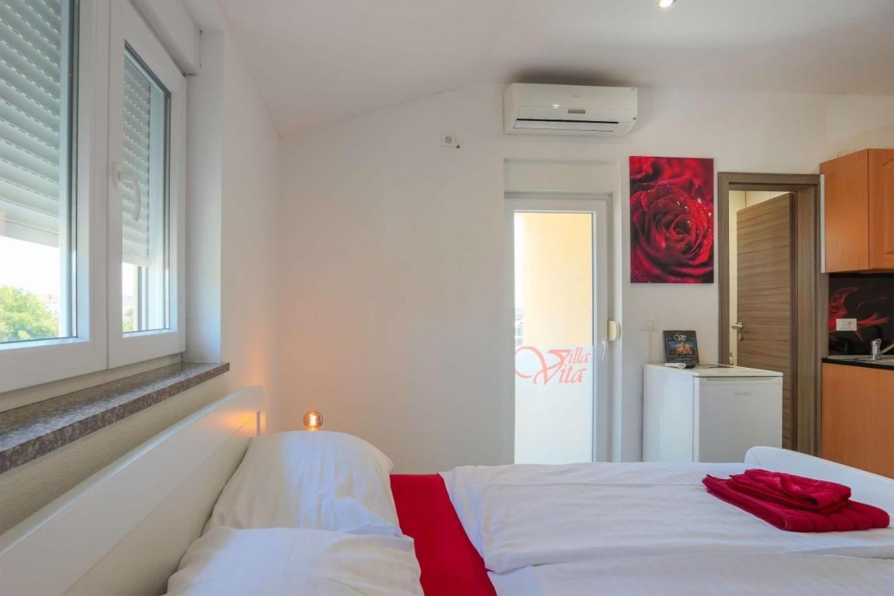 Villa Vita Apartments & Studios With Common Pool Valbandon Extérieur photo