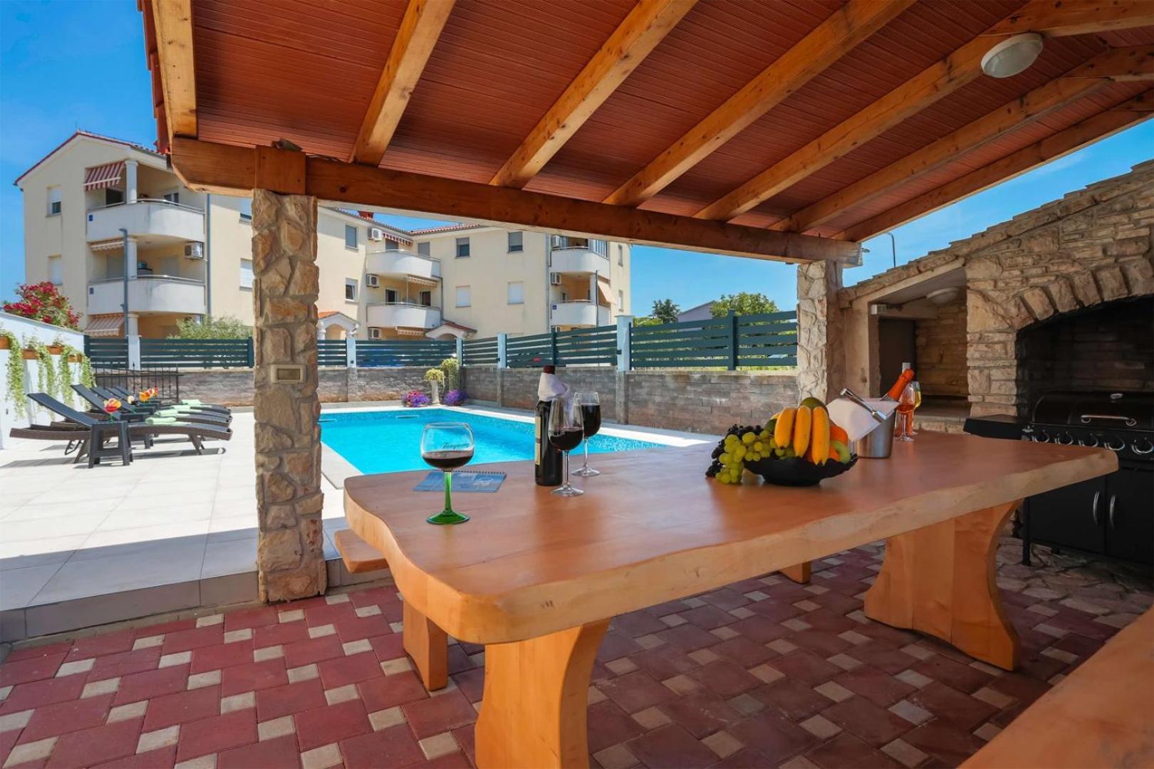 Villa Vita Apartments & Studios With Common Pool Valbandon Extérieur photo