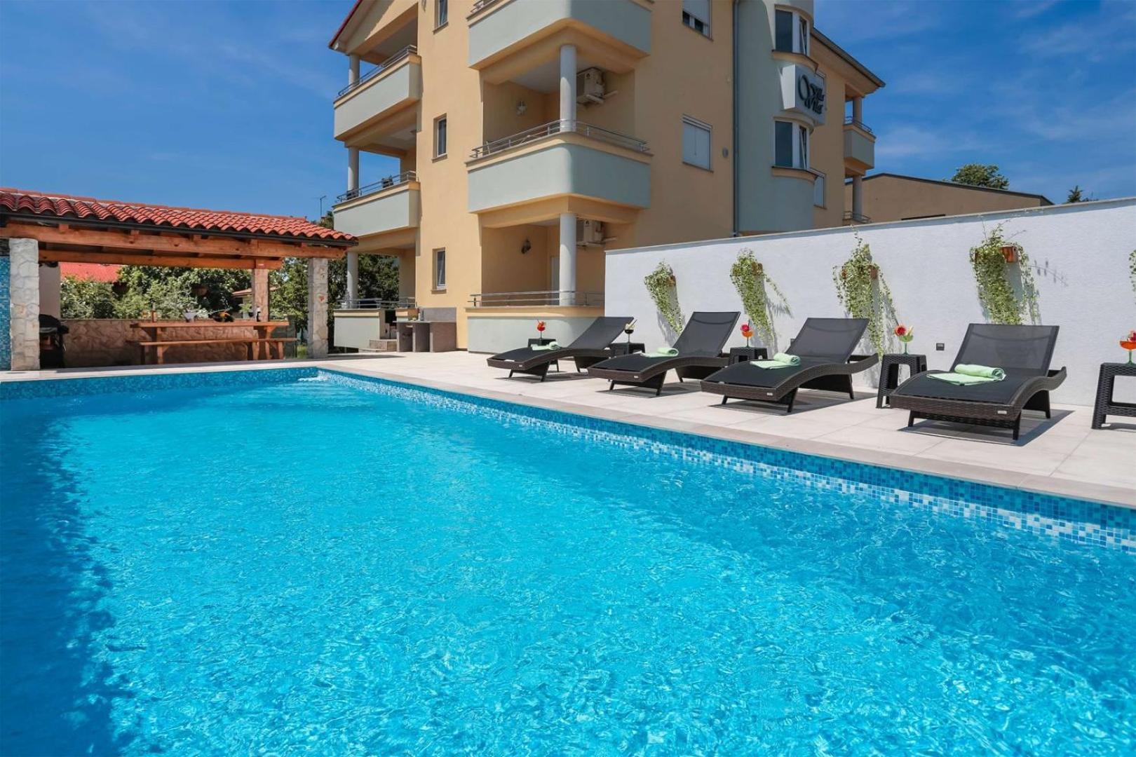 Villa Vita Apartments & Studios With Common Pool Valbandon Extérieur photo